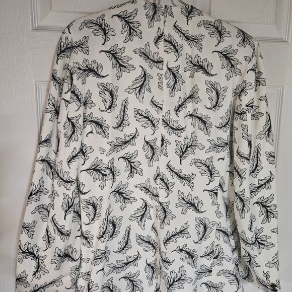 2 pc suit - white with black - Picture 5 of 7